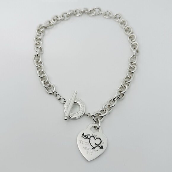 Authentic Return Tiffany Etched Bow Arrow Heart Tag Toggle Necklace in Silver - Picture 2 of 8